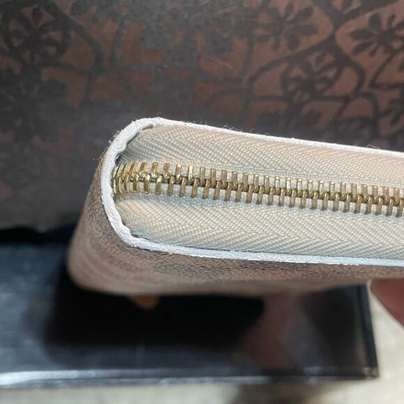 Louis Vuitton Azure large Organizer Wallet Full zip. Comes with a COA - Picture 6 of 11